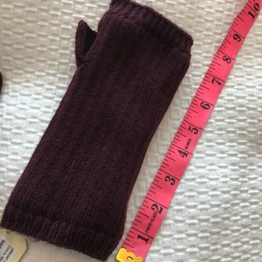 Bujibaja Hat Attack Cozy Hand Warmers In Burgundy